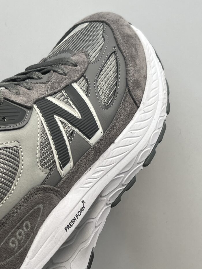 نیوبالانس ۹۹۰ New Balance 990